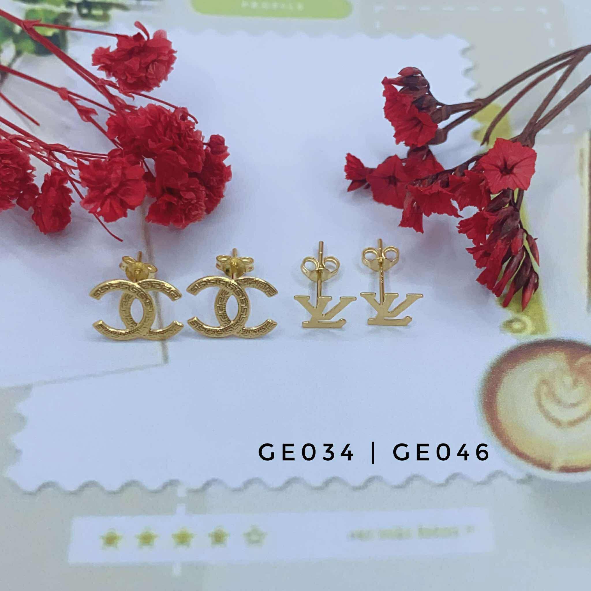 B1T1 18k EARINGS 
MEDIUM CHANEL EARINGS GE046
LV STUD EARRINGS GE034

PRICE SET
PHP-7050
USD - $120

FREE SHIPPING 
FREE BOX

Note : WESOLD PER PIECE NOT PER GRAM

